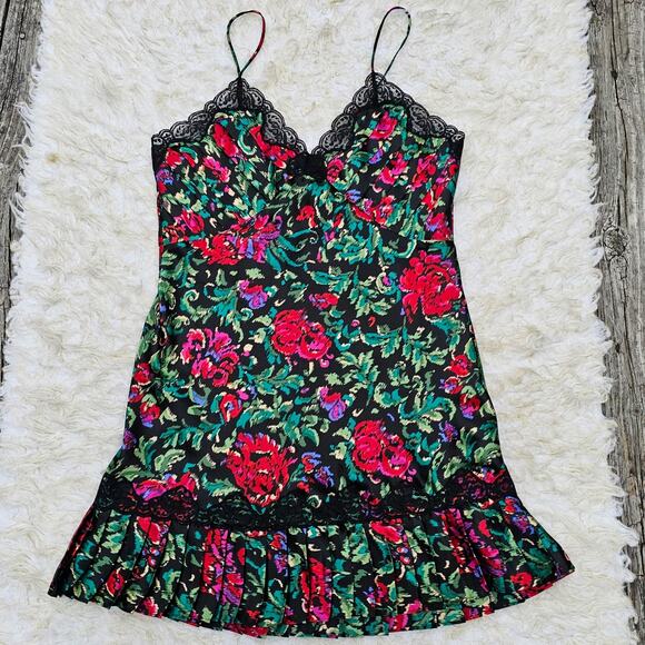 VTG Floral Satin Chemise Victoria's Secret Size M Black Lace Pleats Vintage EUC - Picture 8 of 8